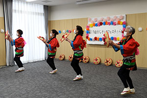 写真：民謡踊り