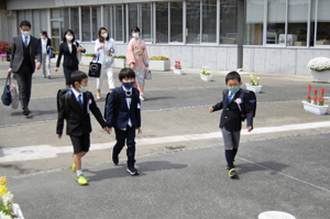 写真：下校の様子