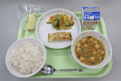 写真：4月19日の中学校の給食