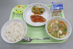 写真：12月11日中学校の給食