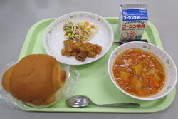 写真：1月17日中学校の給食