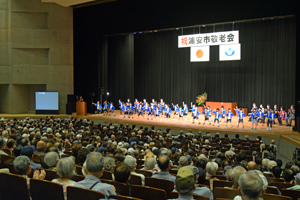 写真：保育園児によるお遊戯の様子