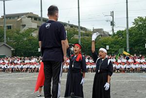 写真:応援団長による宣誓