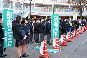 写真：団結式に参加した防犯関係団体の皆さん