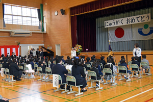 写真：高洲北小学校の入学式の様子