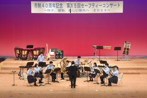 写真：県立浦安高等学校吹奏楽部による演奏の様子