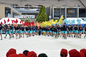 写真：5年生・6年生の団体演技