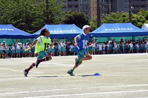 写真：高学年紅白対抗リレー