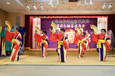 写真：お洒落を踊る保存会の皆さん