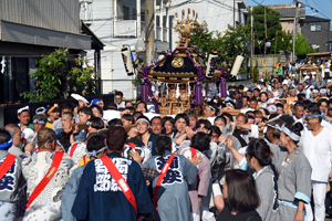 写真:西水門付近の祭りの様子