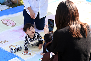 写真:ハイハイレースの様子