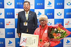 写真：池崎選手と市長